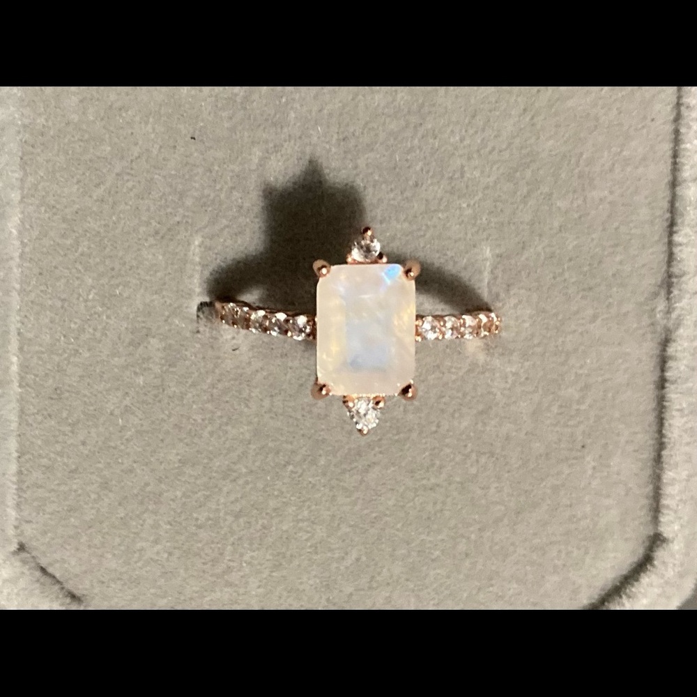 Gorgeous Emerald Cut Moonstone Set White Zircon 14 Rose Gold plating Sz 6 Ring - Picture 8 of 8